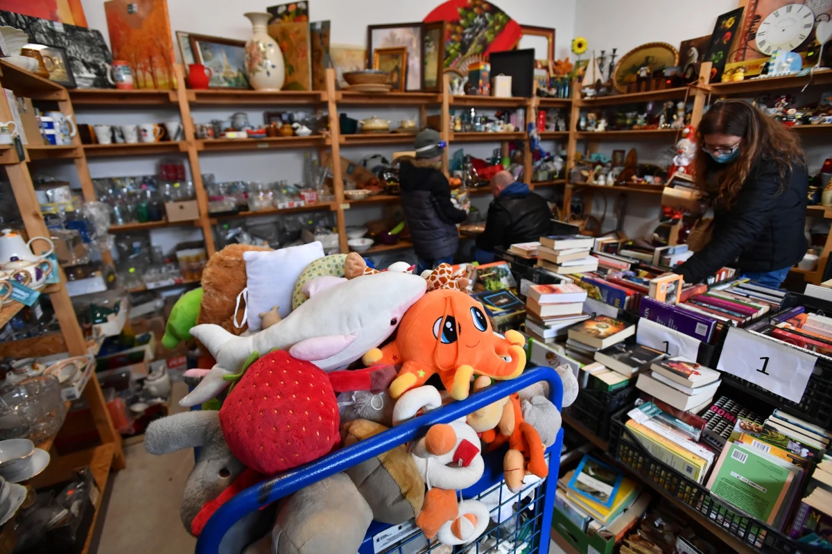 To będzie ostatnie przed wakacyjną przerwą, otwarcie głównej galerii w szczecińskim Szpargałku. Poszukiwacze skarbów z drugiej ręki znajdą tam m.in. naczynia, szkło, bibeloty, zabawki, książki, sprzęt sportowy i akcesoria dla zwierząt.  

