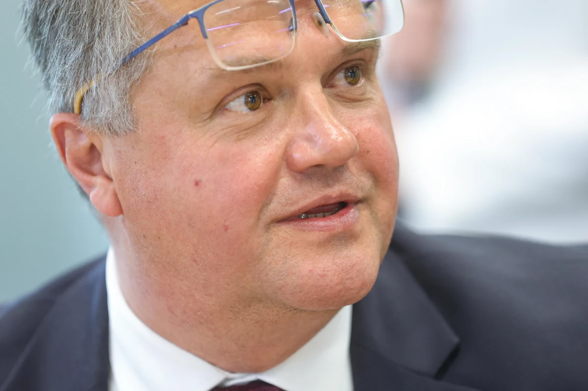 Komornik sądowy zajął rachunek bankowy europosła PiS Macieja Wąsika. To egzekucja prawomocnego wyroku sądu, który nakazał politykowi zapłatę 30 tys. zł zadośćuczynienia za naruszenie dóbr osobistych Fundacji Otwarty Dialog i kierujących nią Ludmiły Kozłowskiej i Bartosza Kramka. Polityk odmówił skomentowania sprawy.