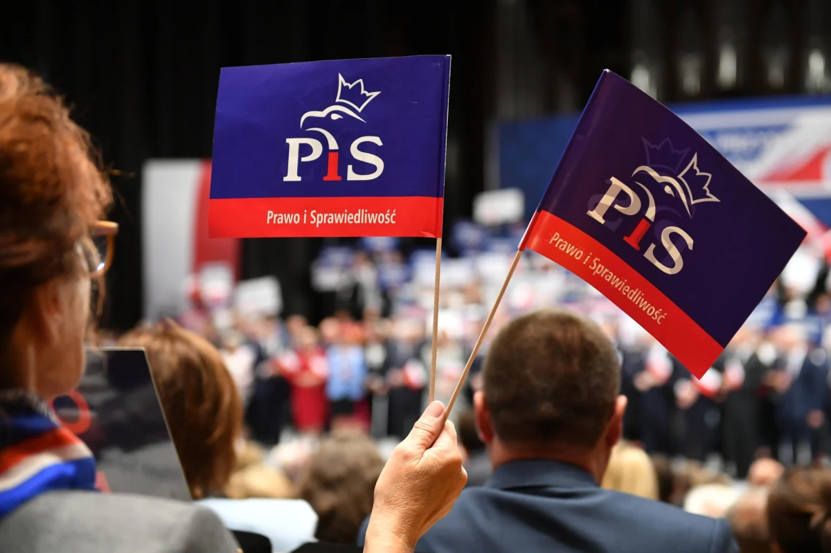 By myśleć o wygranej w wyborach prezydenckich, Prawo i Sprawiedliwość musi postawić na kandydata z drugiego lub trzeciego politycznego szeregu - to wynika z sondażu United Surveys dla RMF FM i "Dziennika Gazety Prawnej". Badanie pokazuje, że tylko takie osoby mogą przekonać do siebie znaczący odsetek osób niezdecydowanych. Tę świadomość ma również lider PiS-u Jarosław Kaczyński - według ustaleń reportera RMF FM Krzysztofa Berendy ogłosił on już części swoich współpracowników, że o prezydenturę nie powalczą Beata Szydło, Mateusz Morawiecki ani Mariusz Błaszczak.