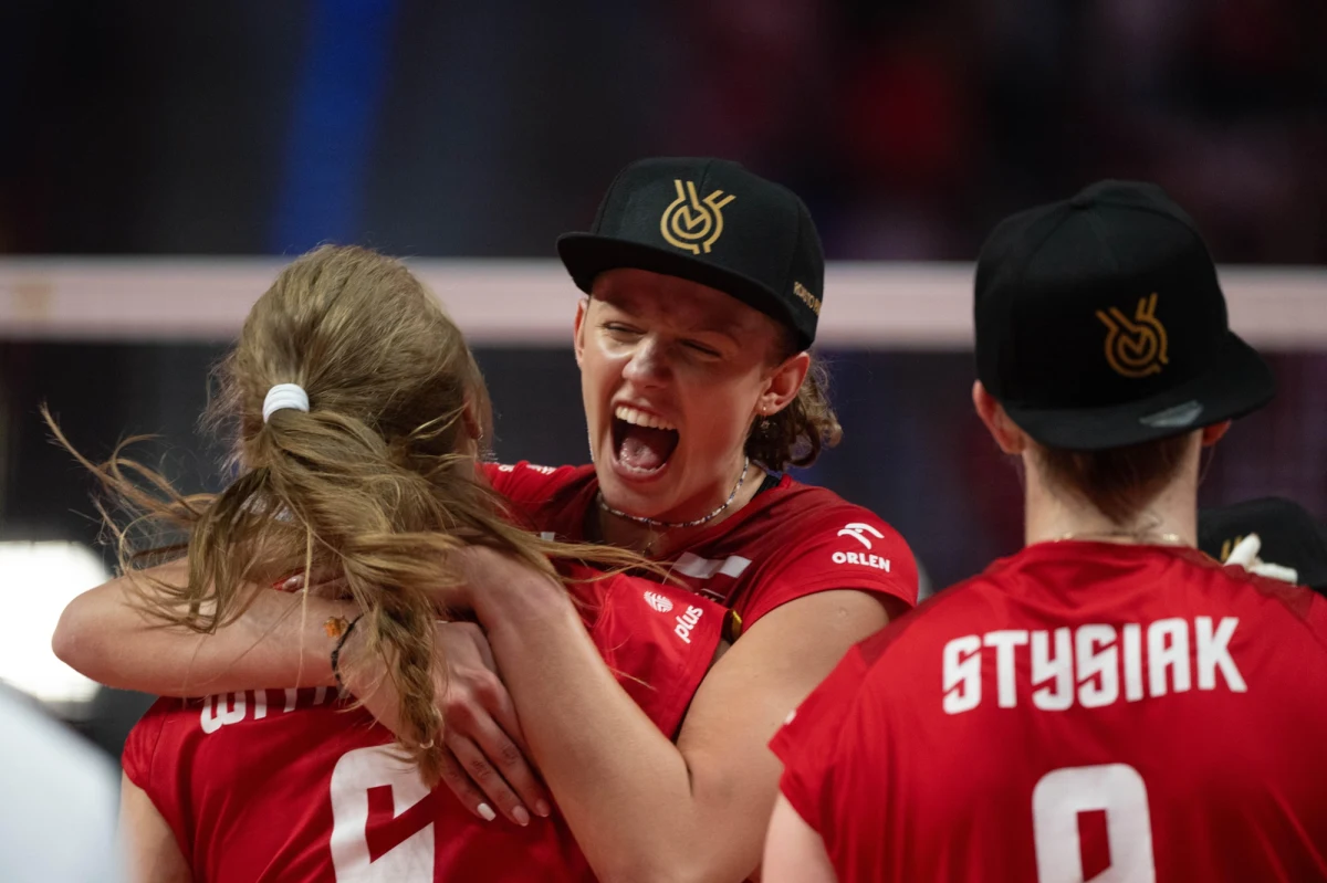 Tak jak przed rokiem w Arlington, tak teraz w Bangkoku. Polskie siatkarki po raz drugi z rzędu zdobyły brązowe medale Ligi Narodów. W turnieju finałowym mierzyły się wyłącznie z drużynami ze światowej czołówki. I - zdaniem przyjmującej Martyny Czyrniańskiej - dystans do tej czołówki mają Biało-Czerwone coraz krótszy. Po przylocie do Polski z siatkarką porozmawiał Cezary Dziwiszek z redakcji sportowej RMF FM.