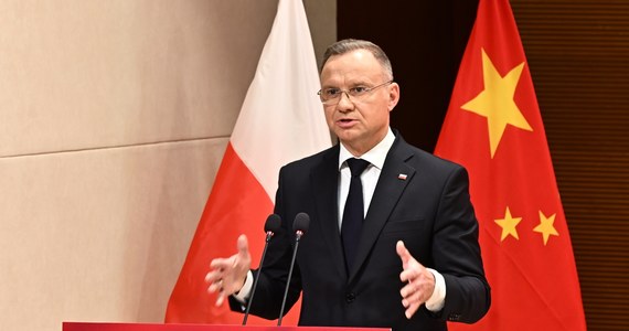 "Chińscy inwestorzy są w Polsce mile widziani, a ich inwestycje są i pozostaną bezpieczne. Ręczę za to jako prezydent RP" - powiedział Andrzej Duda podczas Polsko-Chińskiego Forum Gospodarczego w Szanghaju. Prezydent Polski jest w Chinach - w poniedziałek spotkał się z przywódcą Xi Jinpingiem, a także premierem tego kraju, Li Qiangiem, a we wtorek uczestniczył w Światowym Forum Ekonomicznym.