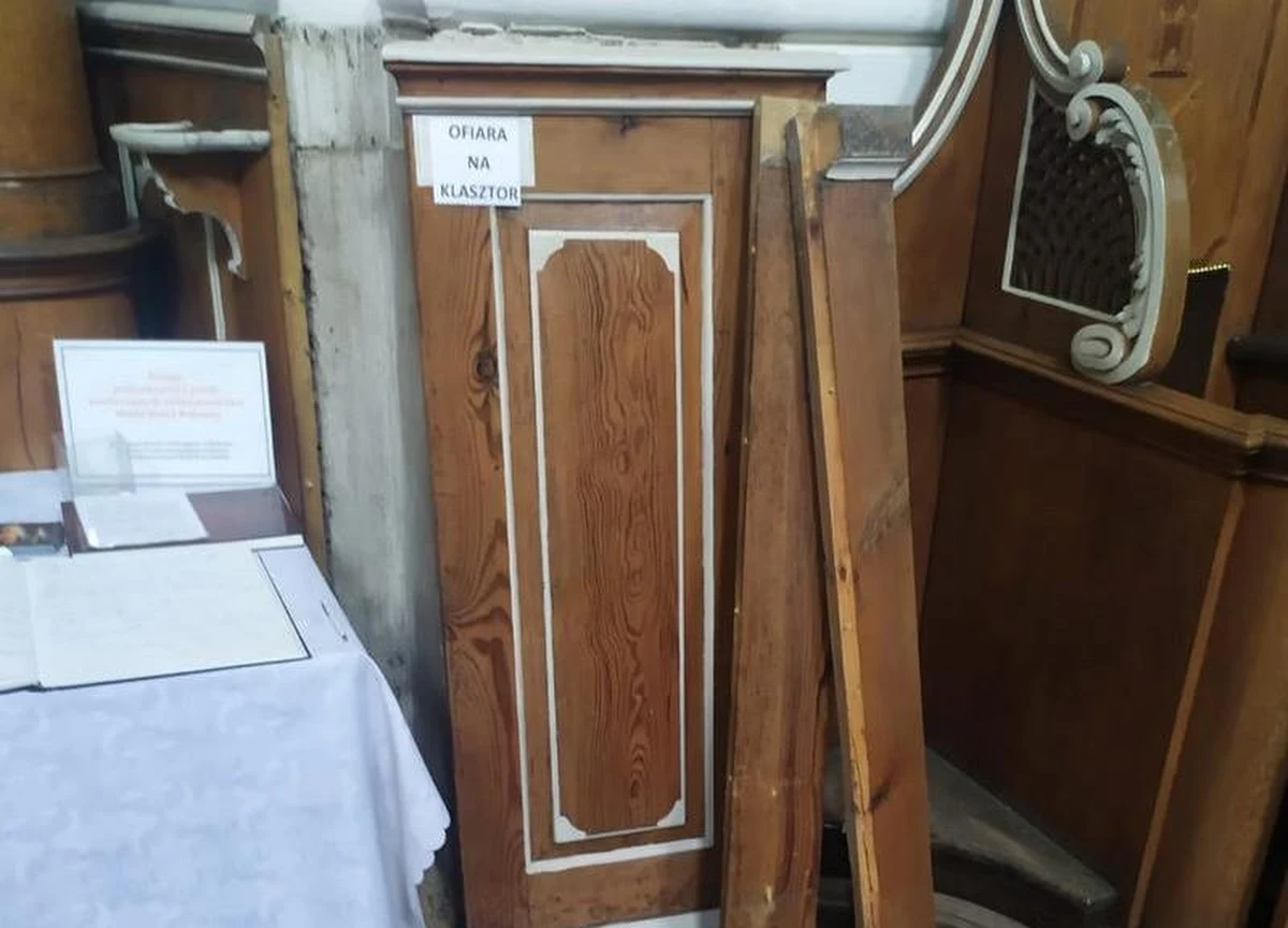 "Pobożny" złodziej - tak można określić 37-letniego mieszkańca Leszna, który ukradł skarbonę z datkami wiernych z klasztoru ojców franciszkanów w Osiecznej w woj. wielkopolskim. Przed rabunkiem umieścił w pamiątkowej księdze wpis, prosząc o modlitwę i wybaczenie.