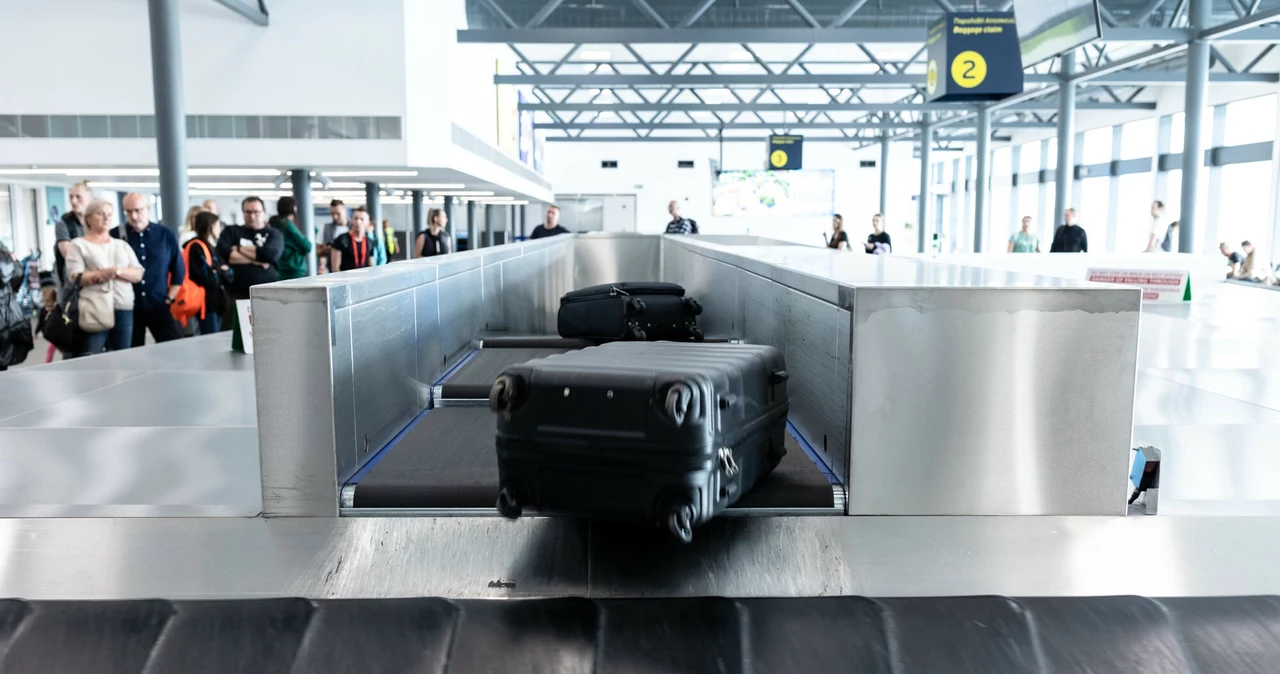 Odbiór bagaży na lotnisku, zdj. ilustracyjne