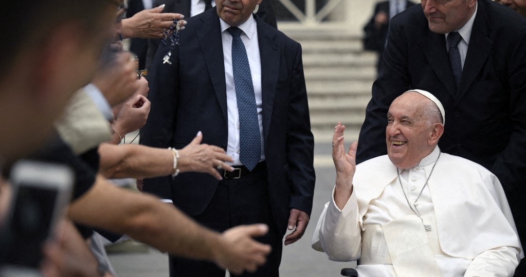  Papież Franciszek szykuje się do pielgrzymki. Szachownica pułapek