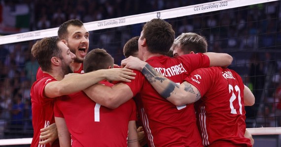 Wiadomo już, z kim polscy siatkarze zagrają w fazie grupowej na Igrzyskach Olimpijskich w Paryżu. Naszymi przeciwnikami będą Włosi, Brazylijczycy i Egipcjanie. Losowanie odbyło się w Łodzi – mieście goszczącym turniej finałowy męskiej Ligi Narodów.