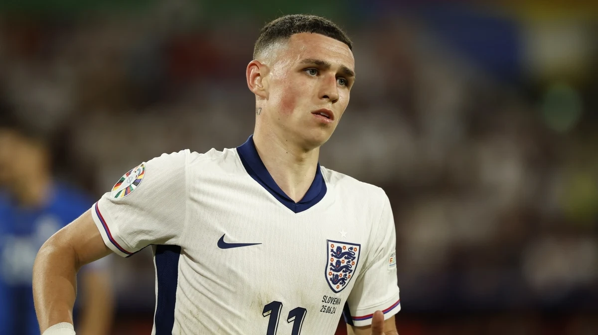 Phil Foden tymczasowo opuścił reprezentację Anglii na Euro 2024. Jak przekazała angielska federacja piłkarska, zrobił to ze względu na "nagłą sytuację rodzinną". 