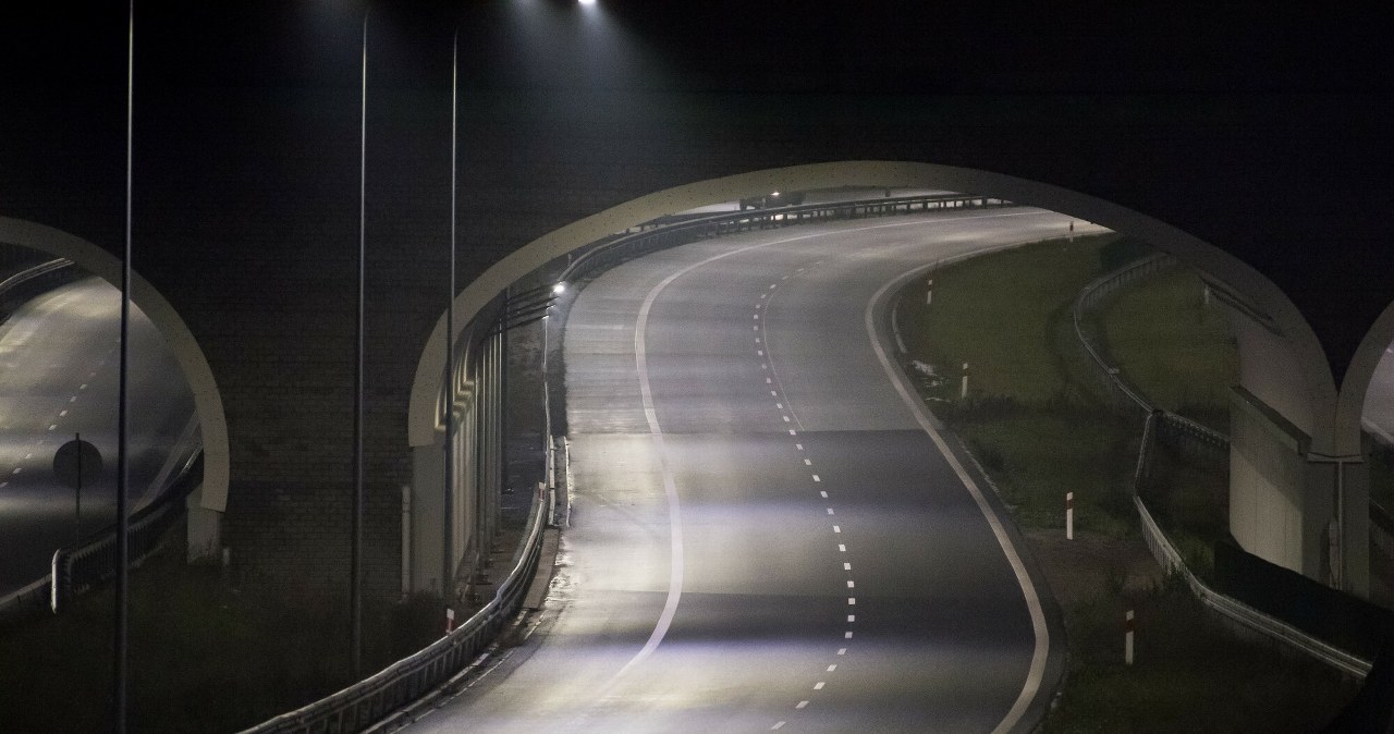 Pędzili 300 km/h ulicami miasta. Wszystko transmitowali w internecie