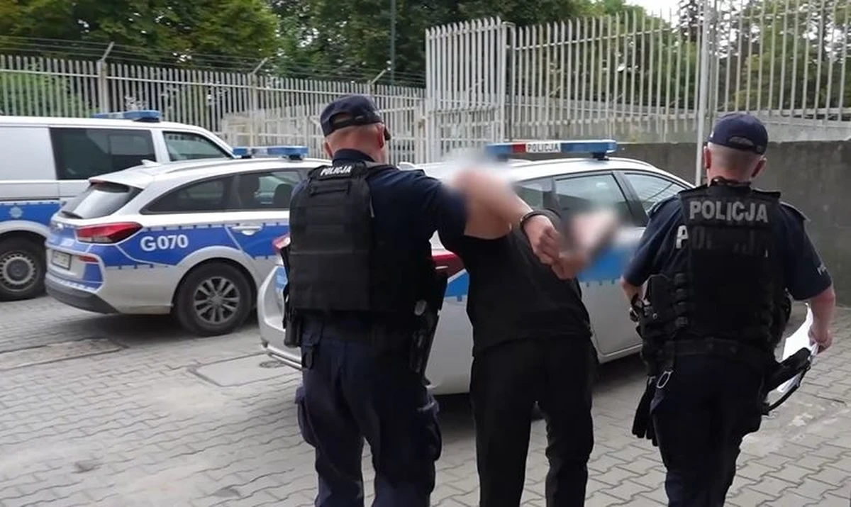 Zarzuty usiłowania zabójstwa usłyszeli ojciec i syn, którzy kilka dni temu na Prądniku Czerwonym napadli i dotkliwie pobili maczetą 20-letniego mężczyznę. Poszkodowany w stanie krytycznym, z obrażeniami głowy, trafił do szpitala. Sprawcy po decyzji sądu zostali tymczasowo aresztowani.