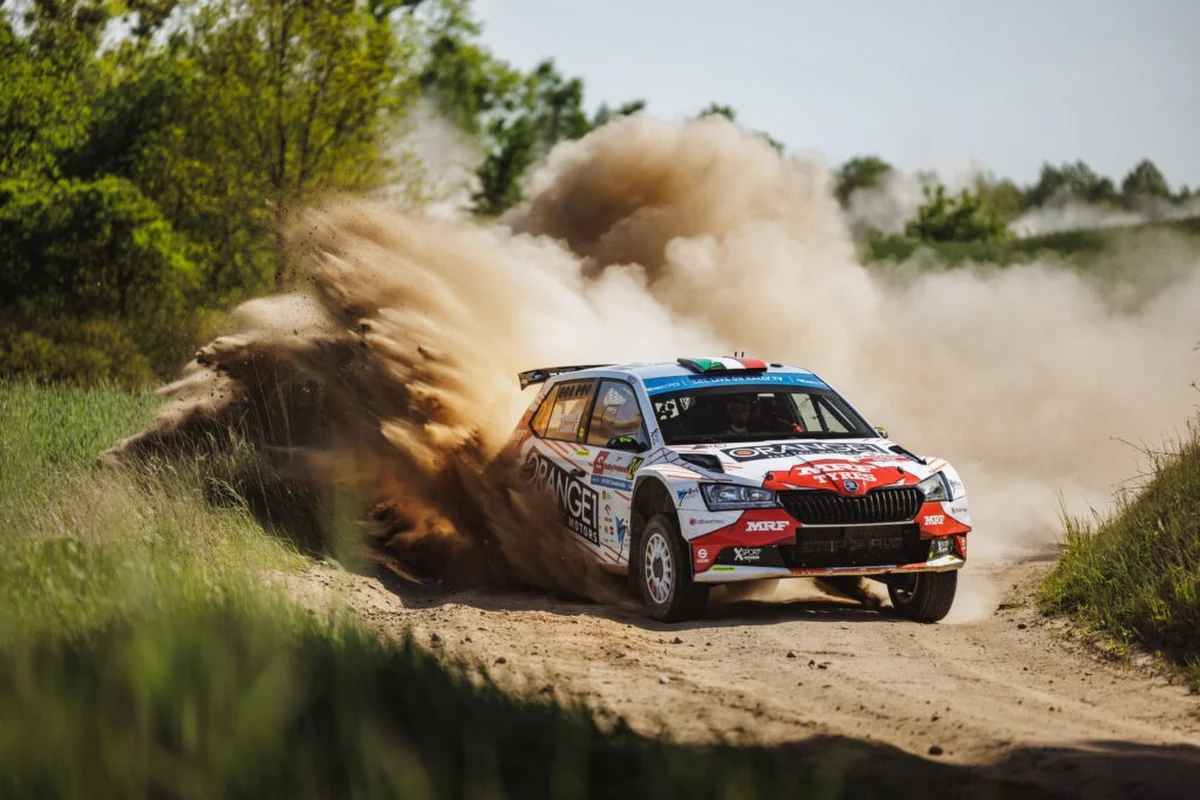 W czwartek - w dniu otwierającym imprezę - zawodnicy ORLEN 80. Rajdu Polski przejadą tylko jeden, za to bardzo widowiskowy odcinek - równoległe starcie na torze Mikołajki Arena (2,5 km). Sprawdź harmonogram Rajdu Polski.