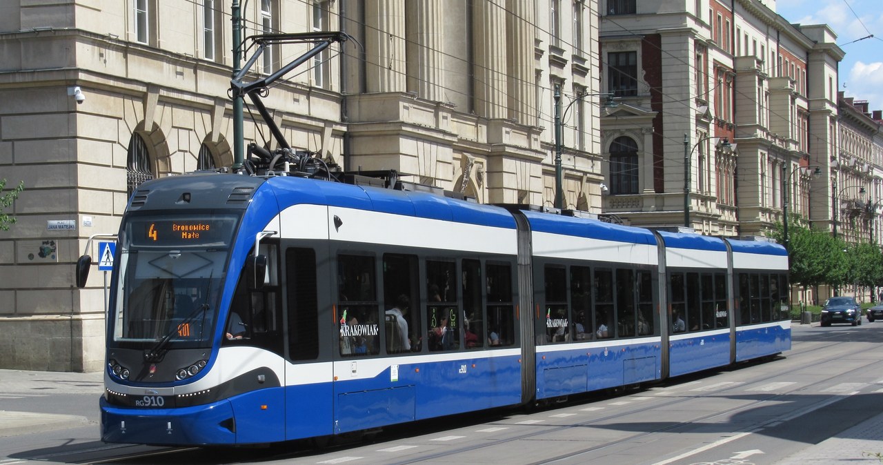 Głos, Roberta, Makłowicza, usłyszą, pasażerowie, krakowskich, autobusów, tramwajów, Znany, krytyk, kulinarny, podróżnik, wkrótce Ten głos zna cała Polska. Teraz usłyszysz go w tramwajach w Krakowie