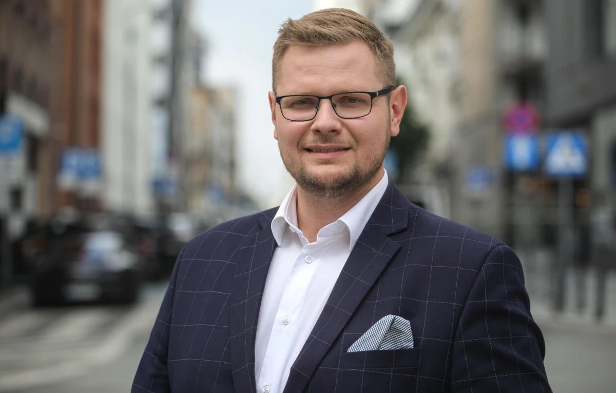 Komisja Regulaminowa, Spraw Poselskich i Immunitetowych pozytywnie zaopiniowała wniosek o uchylenie immunitetu byłego wiceministra sprawiedliwości, posła Suwerennej Polski Michała Wosia. Ostateczną decyzję w tej sprawie podejmie jutro Sejm.