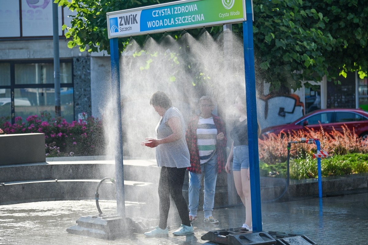 Jesteście już zmęczeni upałami? Wszystko wskazuje na to, że w przyszłym tygodniu od nich odpoczniemy. Instytut Meteorologii i Gospodarki Wodnej opublikował właśnie najnowszą 7-dniową prognozę. Wynika z niej, że po burzowym weekendzie czekają nas nieco chłodniejsze dni. 