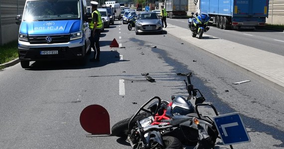 Tragiczny wypadek w Chełmie. Podczas egzaminu na prawo jazdy, samochód osobowy wjechał w zdającego motocyklistę. Mężczyzna trafił do szpitala. 