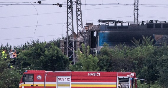 Co najmniej 6 osób zginęło w wyniku zderzenia pociągu z autobusem w miejscowości Nowe Zamki na południu Słowacji. Służby informują o co najmniej 5 osobach rannych.