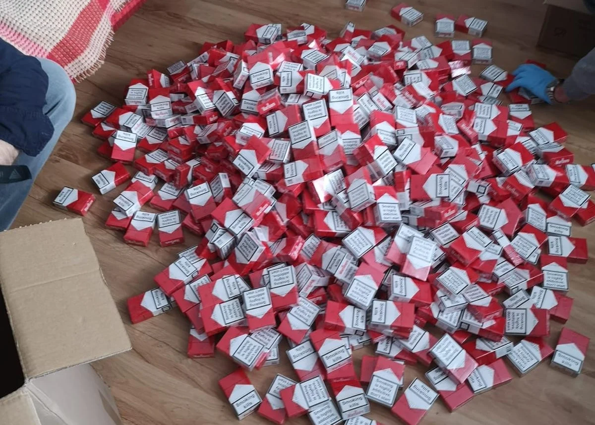 Ponad 4 mln sztuk papierosów, przywożonych do Polski z Ukrainy, zdołali wprowadzić do obrotu członkowie zorganizowanej grupy przestępczej, którą rozbili lubelscy policjanci. Zatrzymano 9 osób, trzem z nich postawiono zarzuty udziału w grupie.