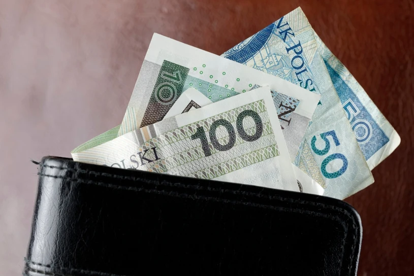 GUS: przeciętna pensja w Polsce wyniosła 9 233 zł w II kw. 2026 r. — wzrost o 5,5%