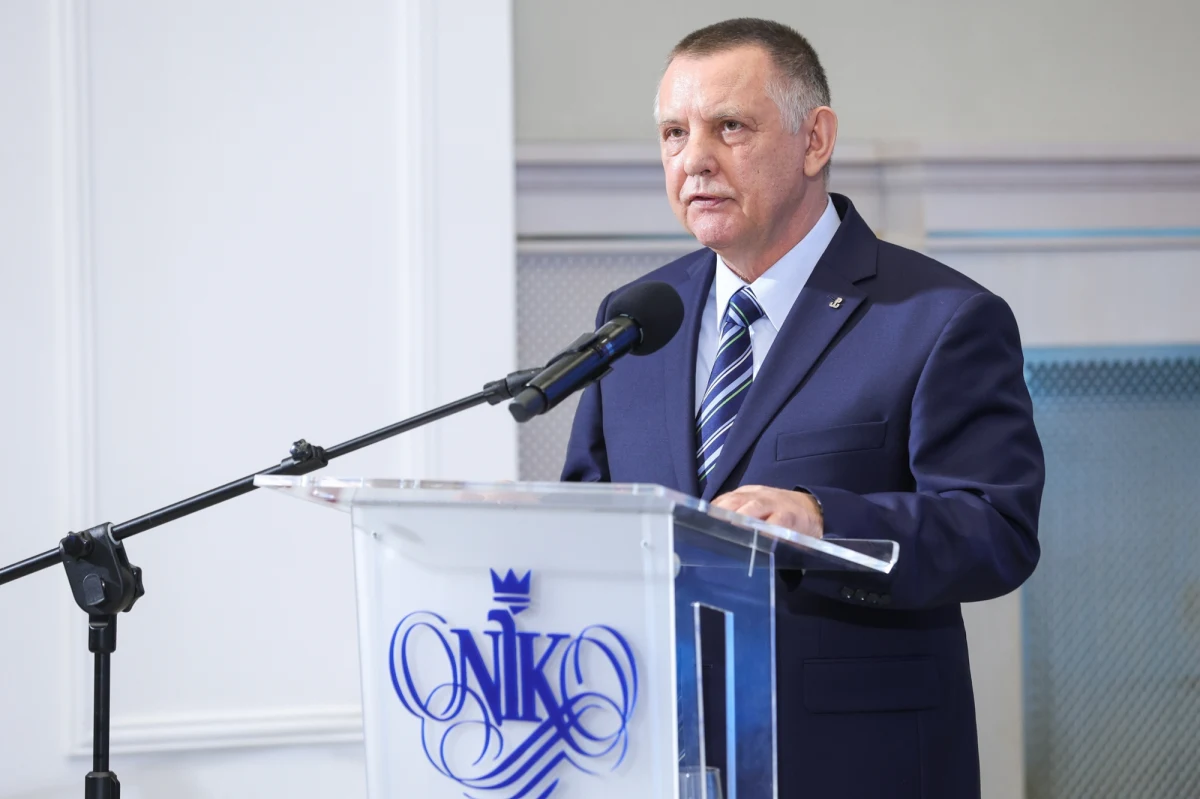 ​Sejm zgodził się w piątek na uchylenie immunitetu prezesowi Najwyższej Izby Kontroli Marianowi Banasiowi. O zgodę na pociągnięcie szefa NIK do odpowiedzialności karnej wnioskował Główny Inspektor Transportu Drogowego, a sprawa dotyczyła przekroczenia dopuszczalnej prędkości w terenie zabudowanym.
