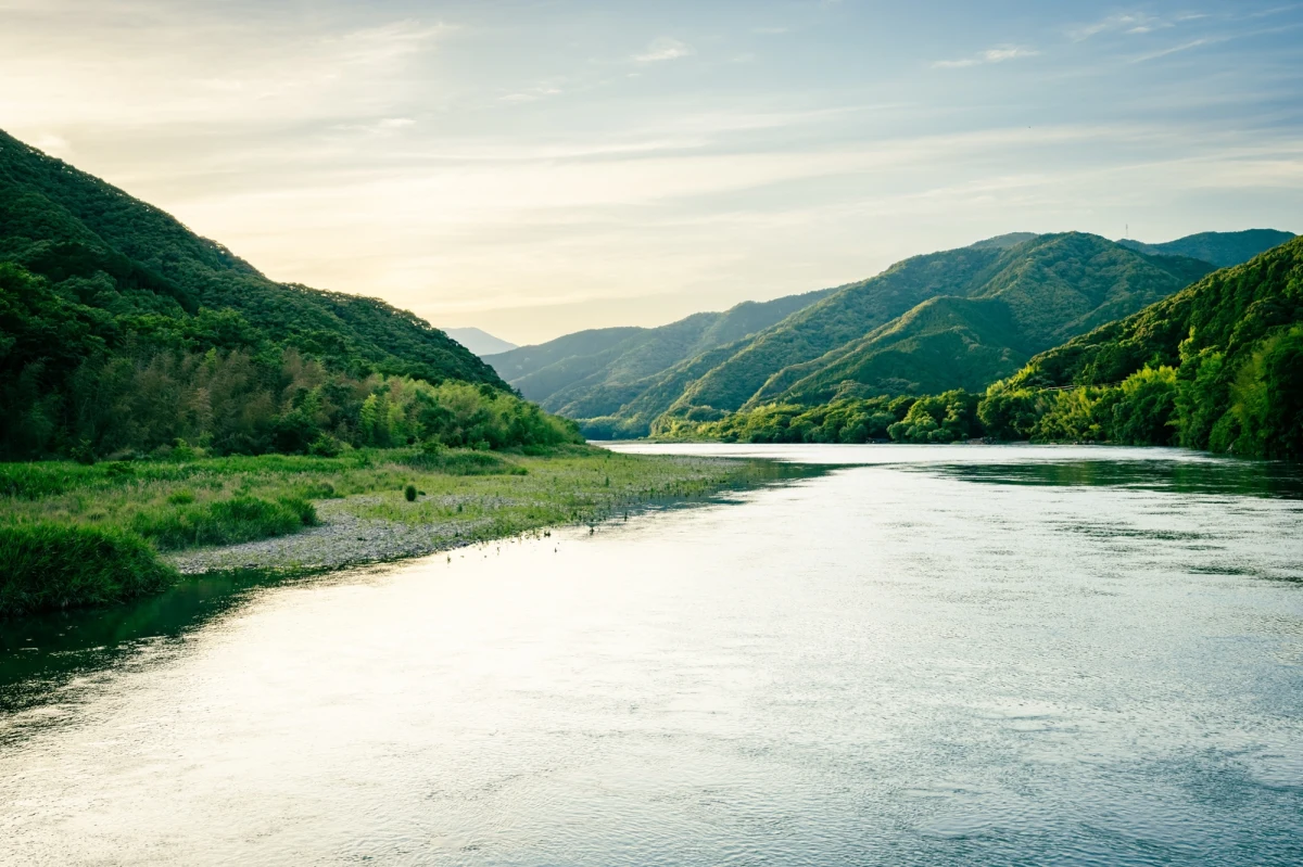 W Mszanie Dolnej 35-latka, mając ponad 3 promile alkoholu w organizmie, opiekowała się dwójką bawiących się nad rzeką dzieci.