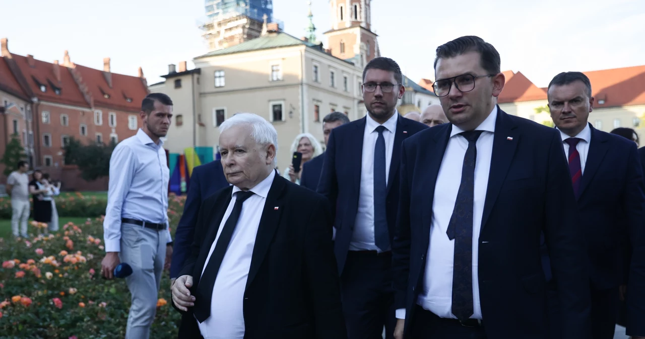 Jarosław Kaczyński chce, by marszałkiem województwa małopolskiego został poseł PiS Łukasz Kmita (na zdj. po prawej). Część radnych PiS sprzeciwia się tej decyzji