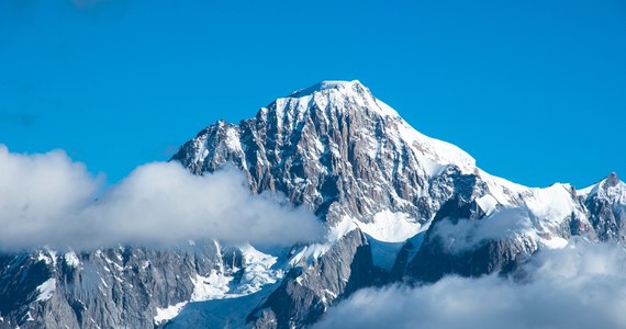 Polak jest wśród czterech ofiar wypadków, do których doszło w masywie Mont Blanc po francuskiej i włoskiej stronie - podała agencja ANSA. Jak dodała, do tragedii doszło w dobrych warunkach, ale po obfitych opadach śniegu.