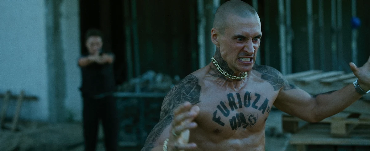 Trwają zdjęcia do "Drugiej Furiozy" Cypriana T. Olenckiego. To kontynuacja popularnej produkcji sprzed kilku lat, która opowiadała o środowisku kiboli z Trójmiasta. Premiera na platformie Netflix planowana jest na przyszły rok. 