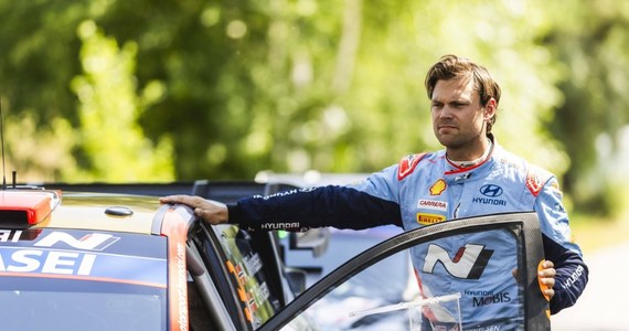 Norweg Andreas Mikkelsen (Hyundai I20 Rally1) prowadzi w klasyfikacji generalnej 80. Rajdu Polski po piątkowych odcinkach specjalnych. W kategorii WRC2 drugi jest Kajetan Kajetanowicz (Skoda Fabia RS Rally2).