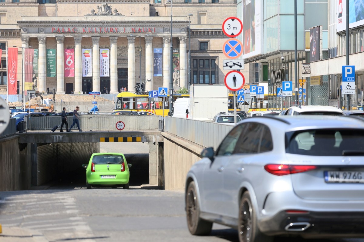 Kultowy tunel pod ulicą Marszałkowską przejdzie do historii. W najbliższy weekend zostanie on zamknięty, a następnie zasypany. To początek prac nad rewitalizacją Nowego Centrum Warszawy. 