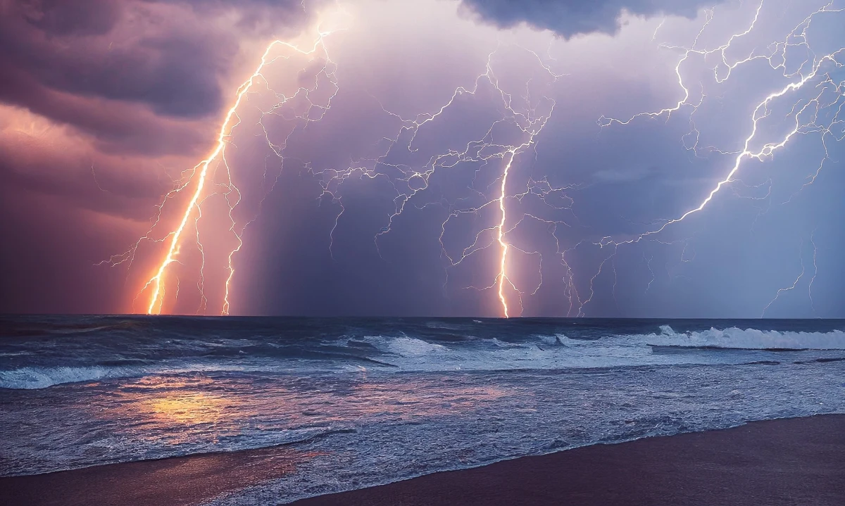 W Grecji na Półwyspie Chalcydyckim zmarła 13-latka, rażona piorunem na plaży - poinformował serwis Greek Reporter. Rodzina wyszła z morza, by schronić się przed nadciągającą burzą.
