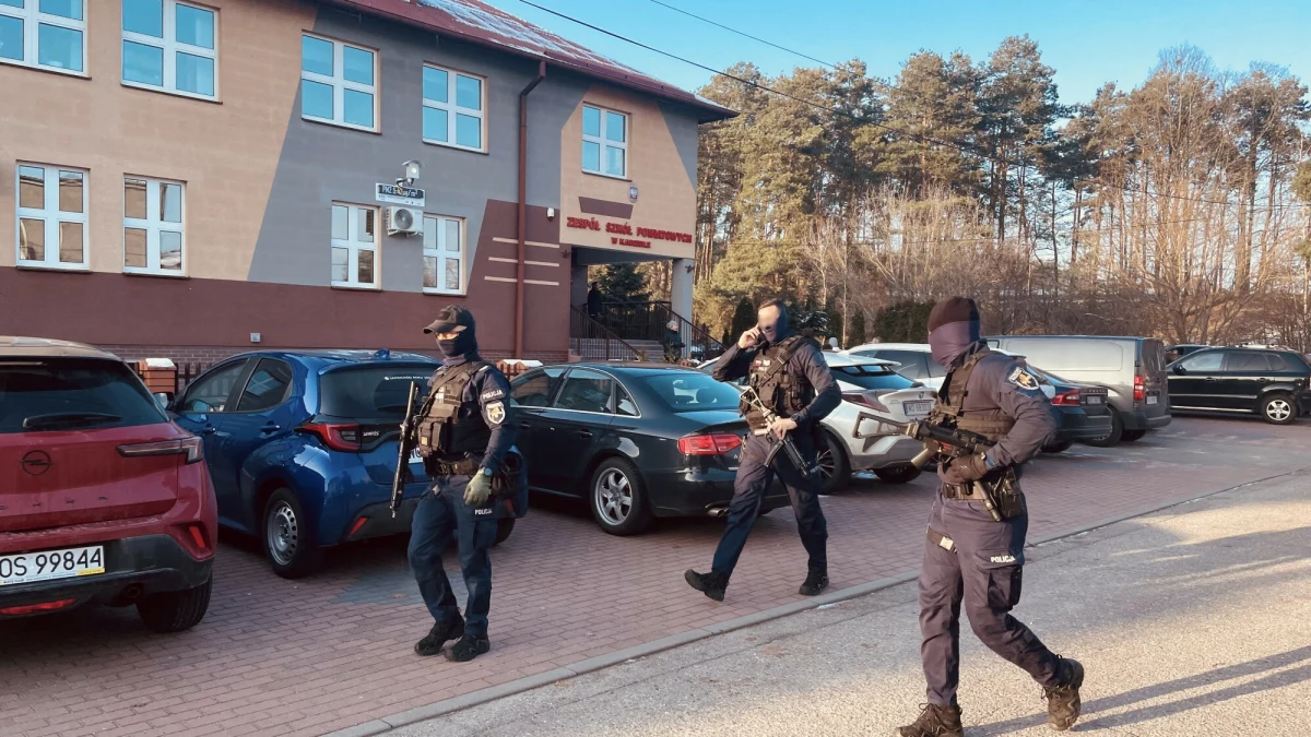 18-latek, który pod koniec ubiegłego roku w Kadzidle koło Ostrołęki (Mazowieckie) zaatakował w szkole nożem kolegów, był poczytalny. Chłopak przeszedł zleconą przez śledczych obserwację psychiatryczną. Według biegłych, nie jest chory psychicznie, ani upośledzony umysłowo.