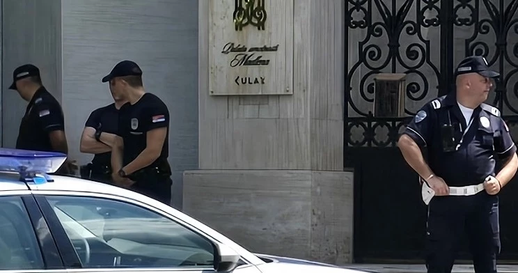 Policja przed ambasadą Izraela w Belgradzie