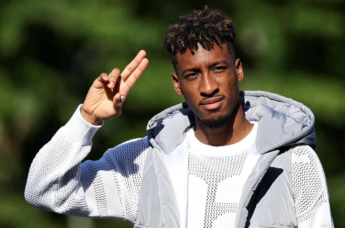 ​Reprezentant Francji Kingsley Coman opuścił na chwilę bazę swojej drużyny podczas Euro 2024 i poleciał do Sztokholmu, gdzie mieszka jego szwedzka żona spodziewająca się właśnie dziecka.