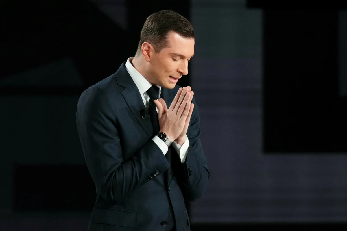 Antychryst ma przybyć znad Sekwany i będzie mieć urzekającą twarz przyszłego premiera Francji, Jordana Bardelli. Wraz z jego pojawieniem się na szczytach władzy, Rosja zyska atomowego sojusznika na zachodzie, a NATO zacznie chwiać się w posadach. Apokaliptyczna wizja jest - jak zwykle - przesadzona. Jedno jest jednak pewne - w ogarniętej chaosem Europie, po zwycięstwie francuskiego Zjednoczenia Narodowego nie będzie bezpieczniej.