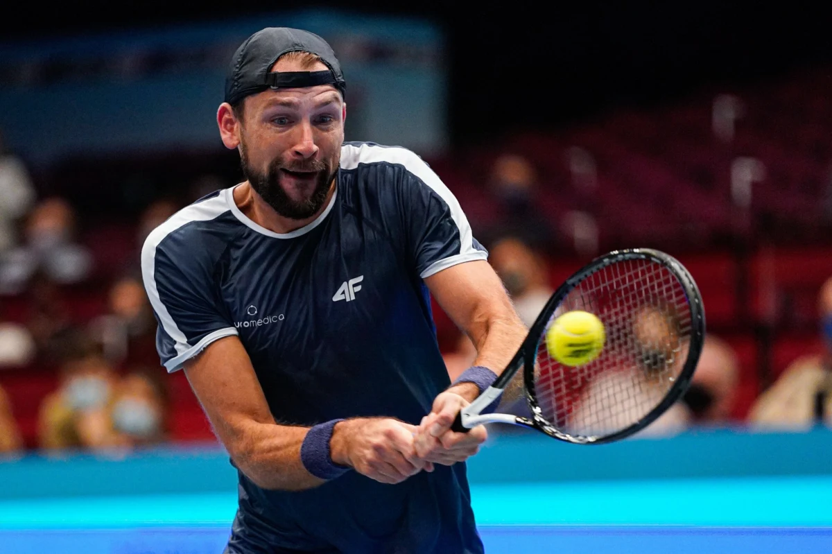 Już jutro rozpoczyna się kolejny wielkoszlemowy turniej tenisowy Wimbledon  w Londynie. Kolejny, w którym polscy kibice mają nadzieję na sukces Igi Świątek lub Huberta Hurkacza. O polskich szansach w Wimbledonie ze zwycięzcą turnieju deblowego z 2017 roku, Łukaszem Kubotem, porozmawiał Cezary Dziwiszek z redakcji sportowej RMF FM.