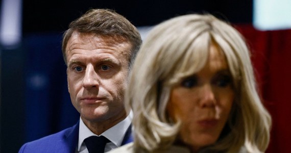 Zakończyły się przedterminowe wybory parlamentarne we Francji, które Emmanuel Macron rozpisał po eurowyborach w pierwszej połowie czerwca. Opublikowane przez dziennik "Le Monde" sondażowe wyniki wskazują na zwycięstwo skrajnie prawicowego Zjednoczenia Narodowego, które uzyskało 34 proc. głosów.