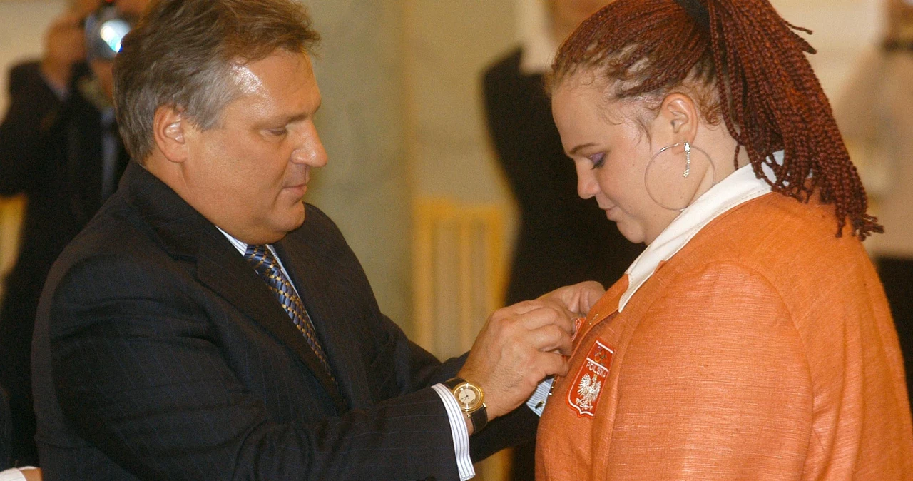 Agata Wróbel, 2004 rok, na zdj. z Aleksandrem Kwaśniewskim