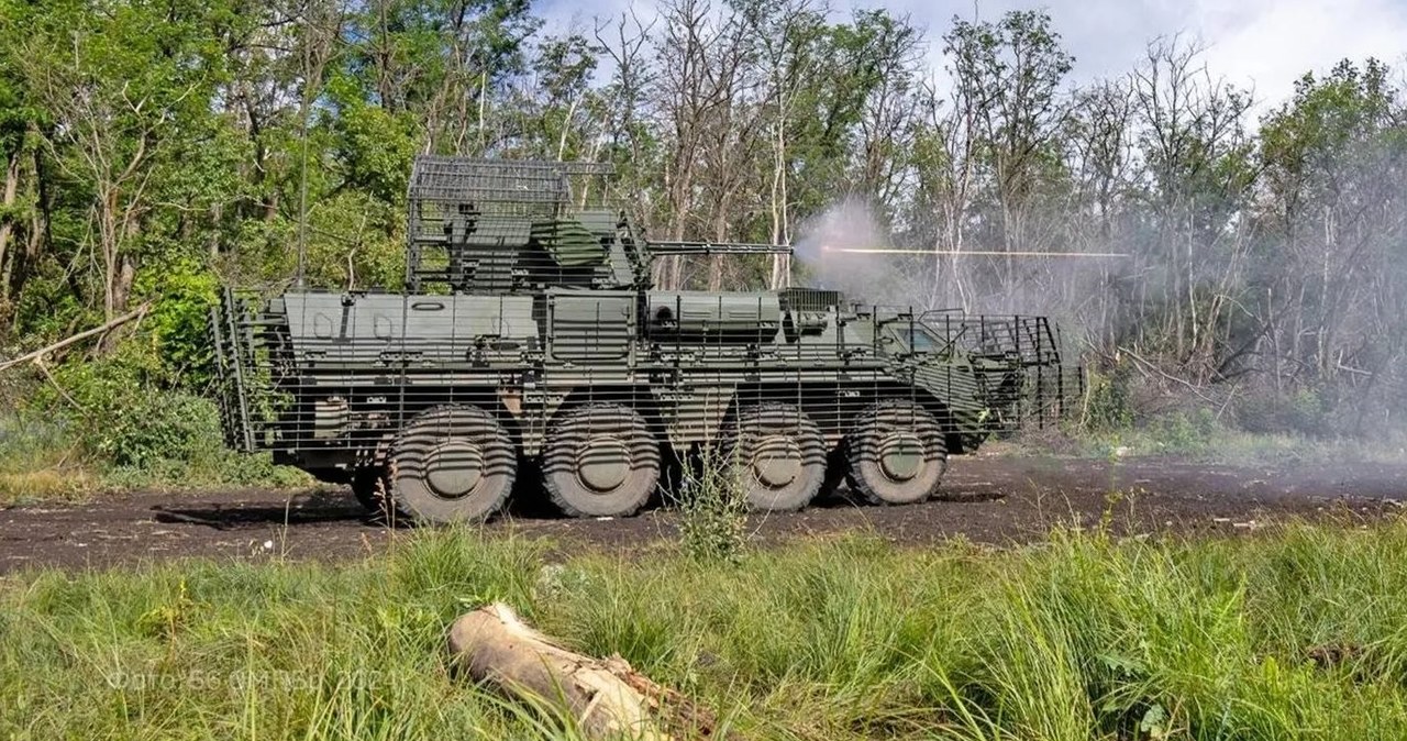 Ukraina wciąż polega w dużej mierze na zachodnich dostawach wyposażenia, ale nieustannie powiększa też "magazyn" broni i jednostek własnej produkcji. O nowych dronach piszemy praktycznie codziennie, a dziś dowiadujemy się o nieprzerwanej produkcji BTR-4 Bucephalus.