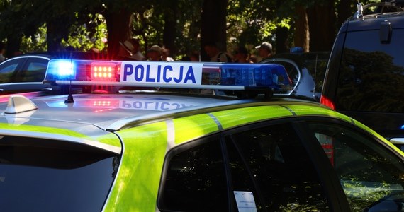 Jedna osoba nie żyje, dwie osoby w szpitalu - to bilans wypadku w Jaglisku, koło Bierzwnika (woj. zachodniopomorskie) - przekazała policja w Choszcznie. Droga wojewódzka numer 160 jest zablokowana.