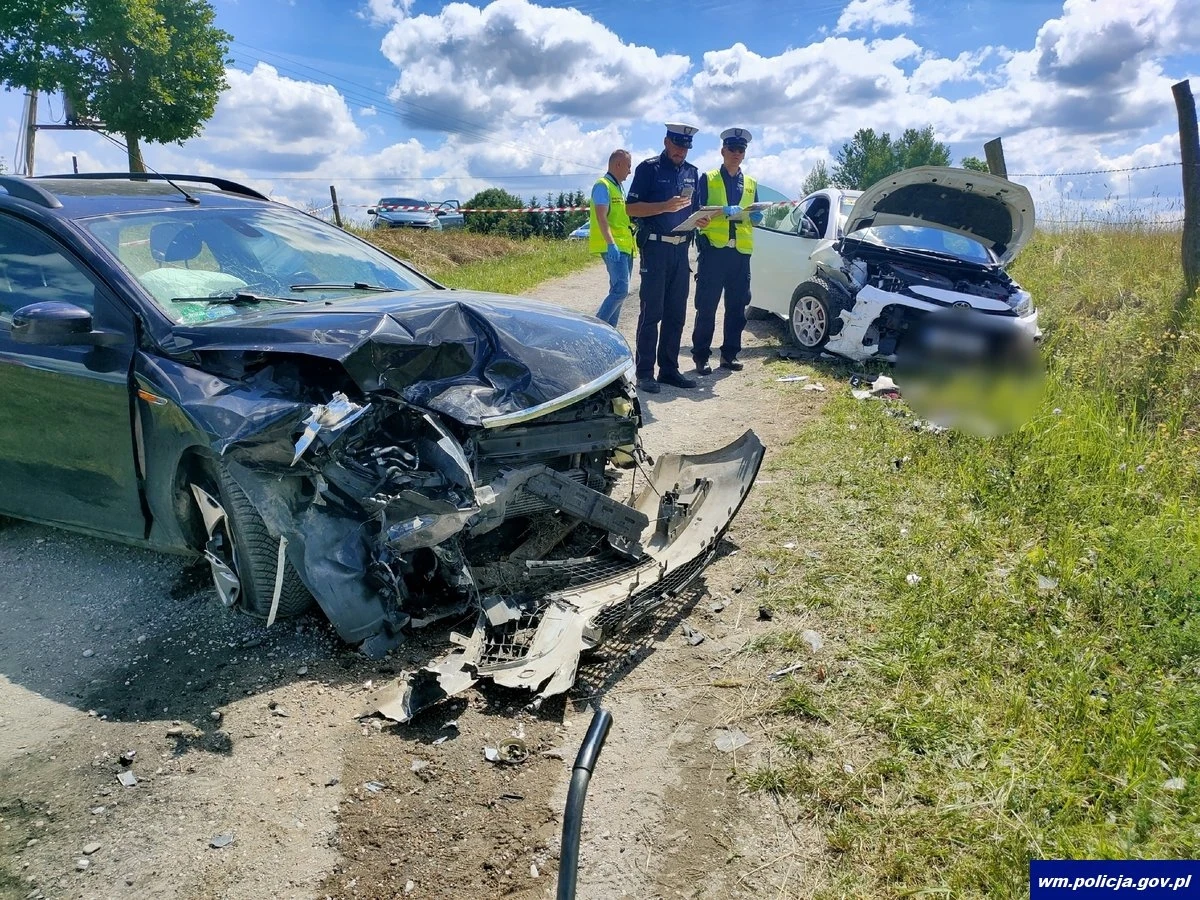 Nie żyje 69-letni kierowca, który niespełna tydzień temu zderzył się swoim autem z samochodem kierowcy rajdowego, Francuza Sebastiena Ogiera. Do wypadku doszło koło Gołdapi w czasie zapoznania z trasą Rajdu Polski. Policja nie przesądza, czy śmierć mężczyzny jest bezpośrednim następstwem obrażeń odniesionych w wypadku.