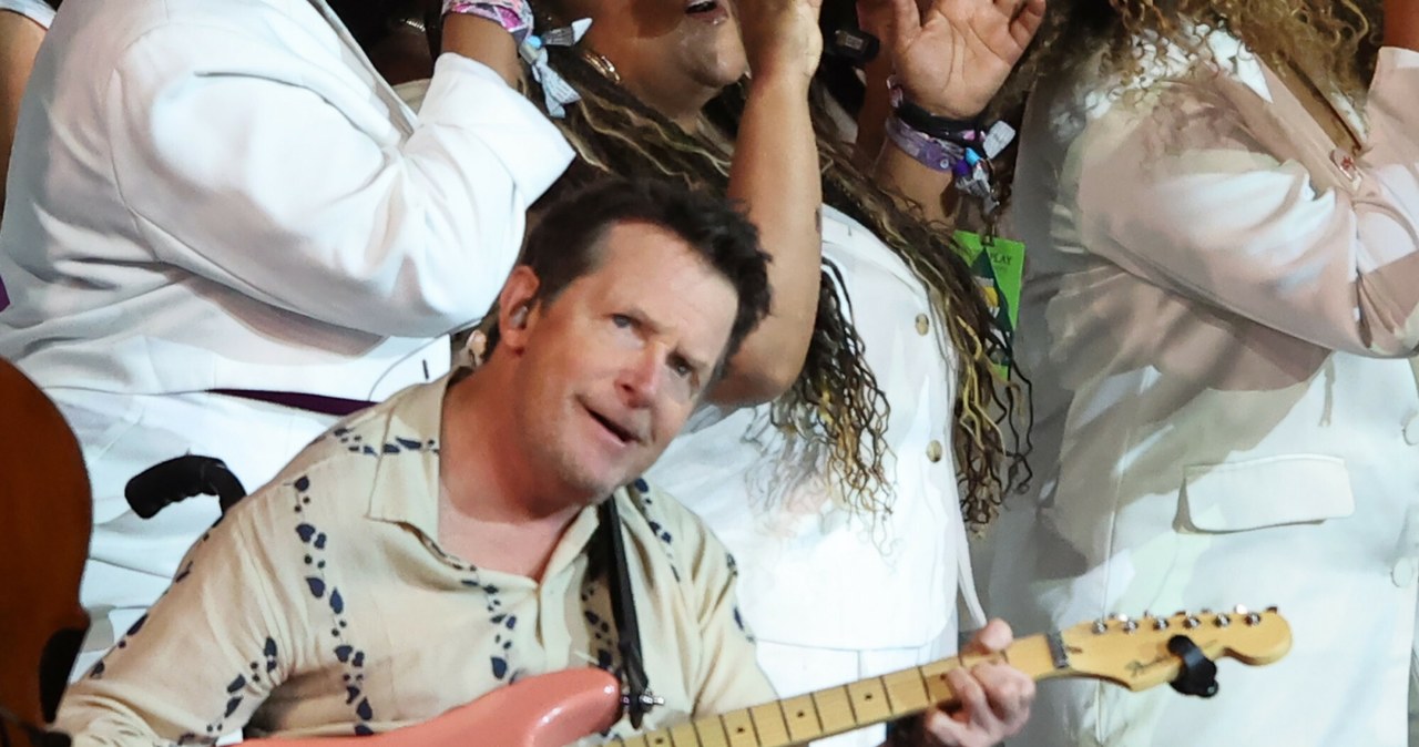 Znany z serii "Powrót do przyszłości" aktor Michael J. Fox pojawił się na festiwalu Glastonbury. Schorowany gwiazdor, poruszający się na wózku inwalidzkim, był gościem brytyjskiej grupy Coldplay.