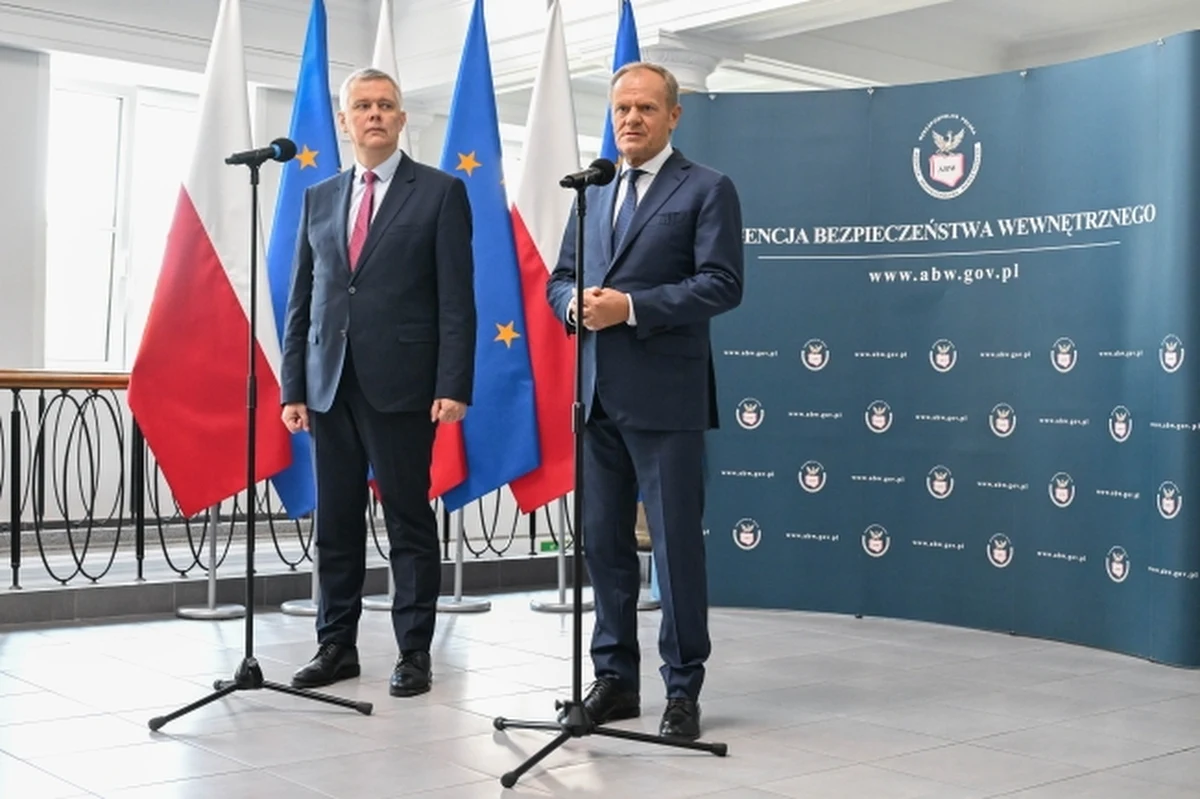 Od 1 lipca na nowo zaczyna funkcjonować 10 delegatur Agencji Bezpieczeństwa Wewnętrznego, które zostały zlikwidowane w 2017 r. "Przywracamy 10 delegatur Agencji Bezpieczeństwa Wewnętrznego. Będziemy szczególnie wspierać te delegatury, które biorą na siebie największy ciężar przeciwdziałania destabilizacji, dezinformacji i działalności wywiadowczej organizowanej przez Rosję i Białoruś" - powiedział w Rzeszowie premier Donald Tusk.