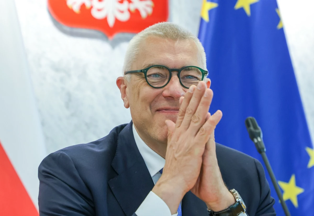 Zespół ds. rozliczeń PiS pod kierownictwem Romana Giertych składa zawiadomienie do prokuratury na Jarosława Kaczyńskiego. Chodzi o "tajny" list, który prezes Prawa i Sprawiedliwości miał napisać do Zbigniewa Ziobry, a który dotyczył wydatków z Funduszu Sprawiedliwości na prowadzenie kampanii przez PiS. 