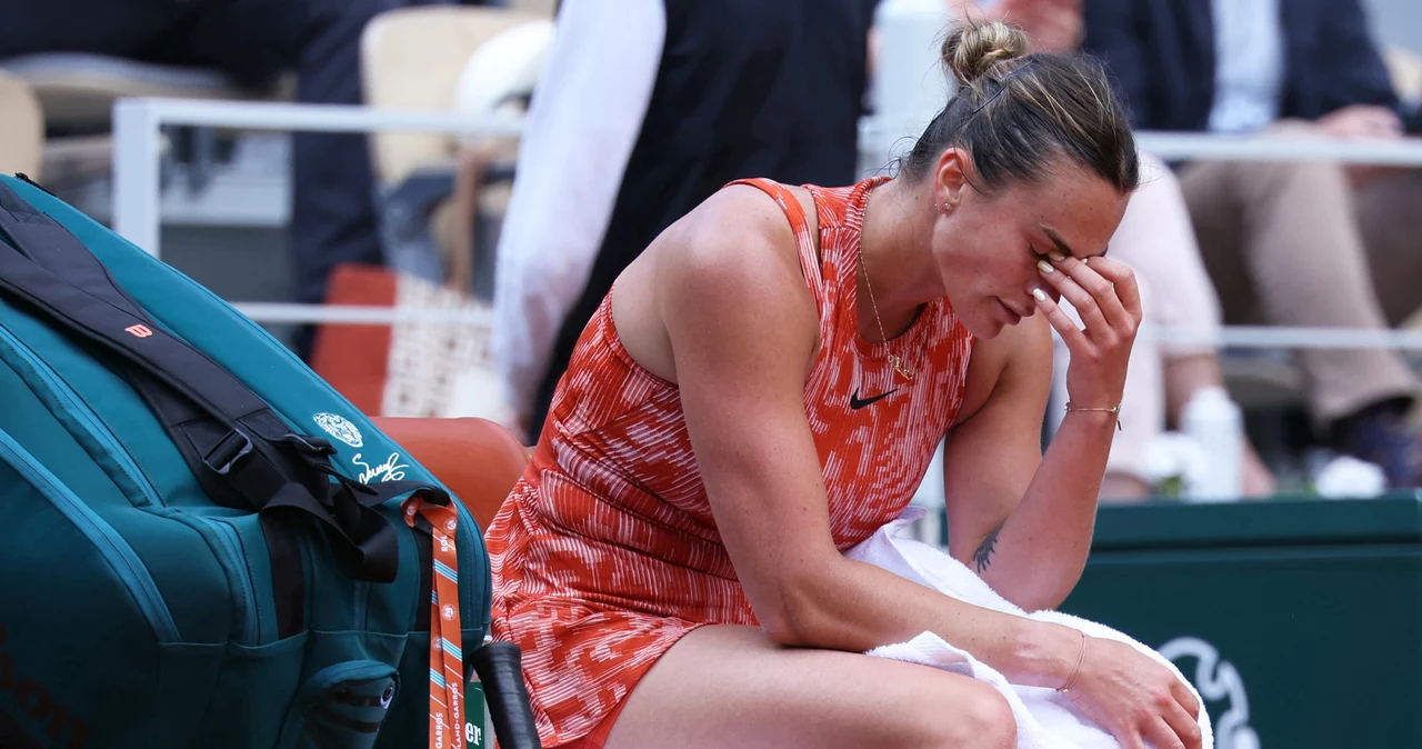 Aryna Sabalenka przechodzi przez niełatwy okres w swojej sportowej karierze (zdj. z tegorocznego Rolanda Garrosa)