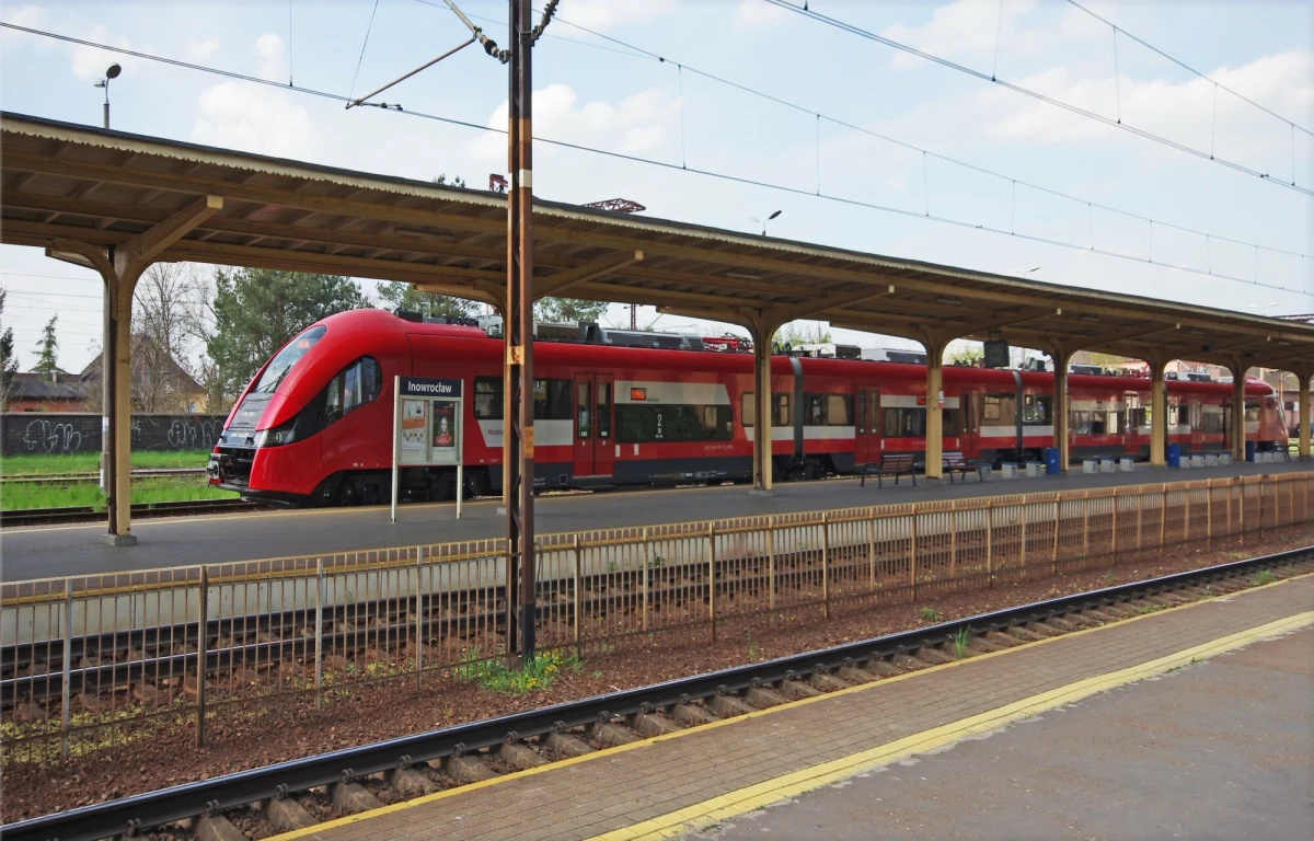 Posiadacze biletów Polregio zakupionych elektronicznie wyjeżdżających lub przyjeżdżających do Suwałk mogą od poniedziałku, 1 lipca korzystać z bezpłatnego przejazdu miejskim autobusem – poinformowała w komunikacie spółka Polregio.