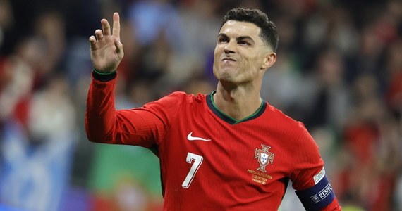 Cristiano Ronaldo zalał się łzami w dogrywce, bo nie wykorzystał "jedenastki". Kapitan reprezentacji Portugalii finalnie mógł jednak wznieść ręce w geście triumfu, bo jego drużyna po rzutach karnych pokonała Słowenię, a on sam tym razem trafił do siatki. W ten sposób podopieczni Roberto Martineza zameldowali się w ćwierćfinale Euro 2024, w którym zmierzą się z Francją.