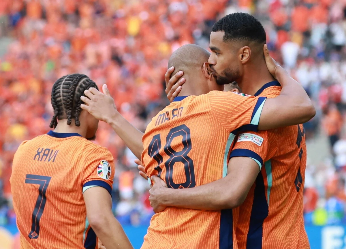 Mecze z udziałem grupowych rywali polskich piłkarzy, Holandii i Austrii, zakończą we wtorek 1/8 finału mistrzostw Europy w Niemczech. Rywalem "Oranje" będzie o godz. 18 w Monachium Rumunia, a Austria o godz. 21 w Lipsku spotka się z Turcją. Zwycięzcy zmierzą się w sobotę w ćwierćfinale.