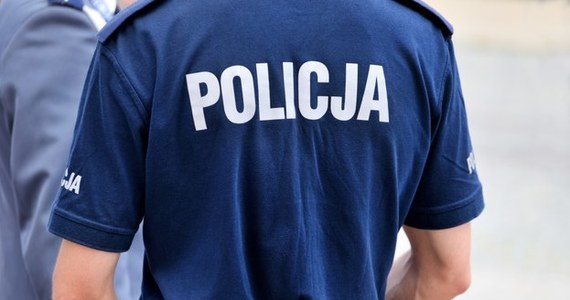 26-latek i 18-latek zostali zatrzymani przez policjanta po służbie. Mężczyźni są podejrzani o oszustwa seniorek z Rzeszowa na łączną kwotę blisko 200 tys. zł. 