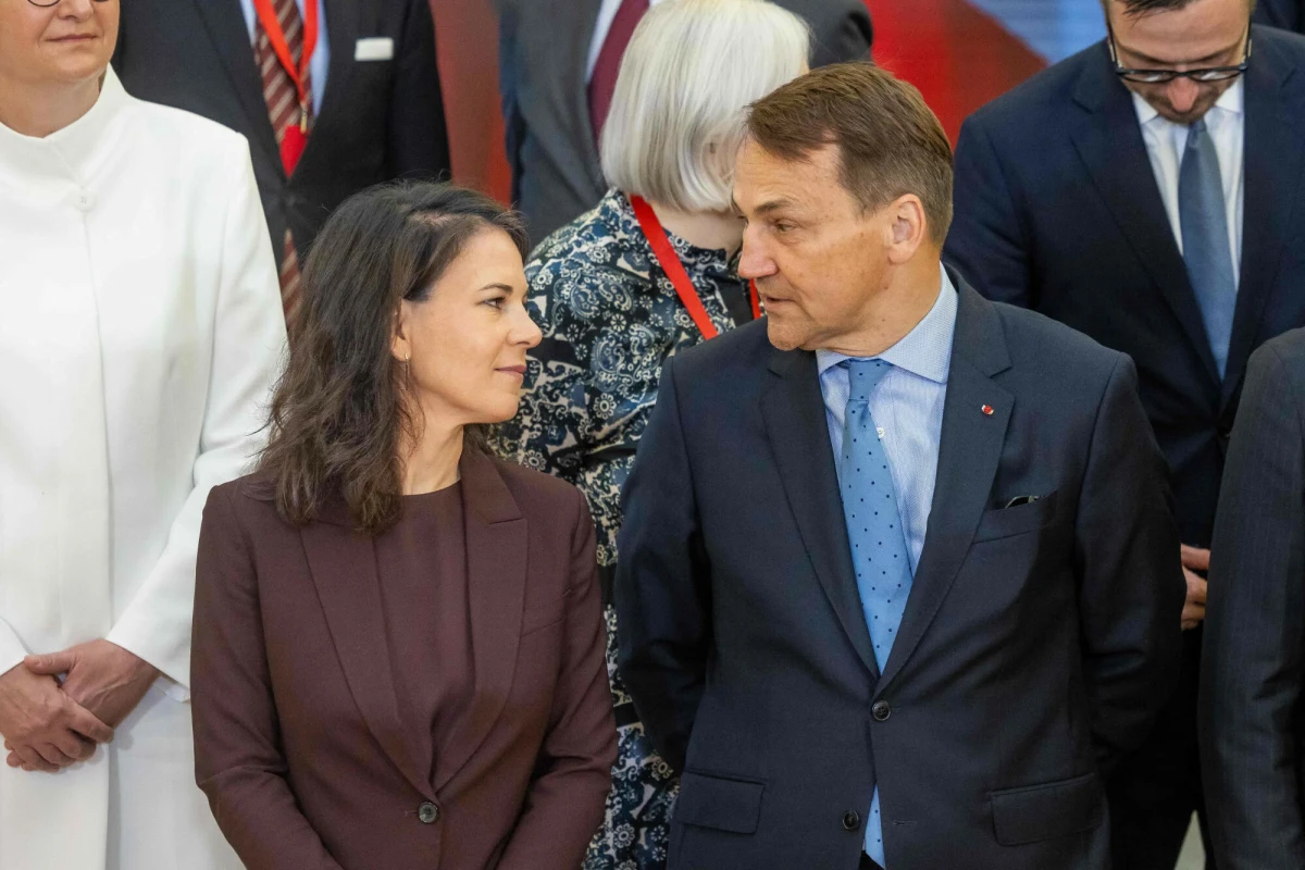 Gest zadośćuczynienia wobec Polski za szkody i straty wywołane niemiecką agresją i okupacją, potrzeba dalszego wspierania Ukrainy oraz szczyt NATO - to główne tematy wtorkowej rozmowy szefów MSZ Polski i Niemiec, Radosława Sikorskiego i Annaleny Baerbock. Mówi się o tym, że strona niemiecka może ogłosić inicjatywę dotyczącą świadczeń dla żyjących jeszcze Polaków poszkodowanych w II wojnie światowej.