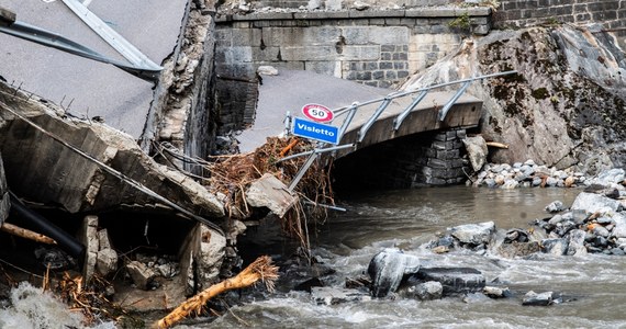 Szwajcarzy dochodzą do siebie po ulewnych opadach deszczu, które w weekend nadciągnęły nad południową część kraju. W wyniku powodzi błyskawicznych i osuwisk zginęły tam cztery osoby, a sześć jest ciągle poszukiwanych.