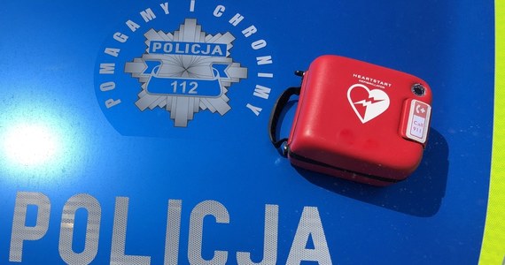 Policjanci z Pisza odzyskali defibrylator skradziony z budynku Starostwa Powiatowego i zatrzymali 56-latka. Mężczyzna nie potrafił logicznie wytłumaczyć, dlaczego zabrał urządzenie.     