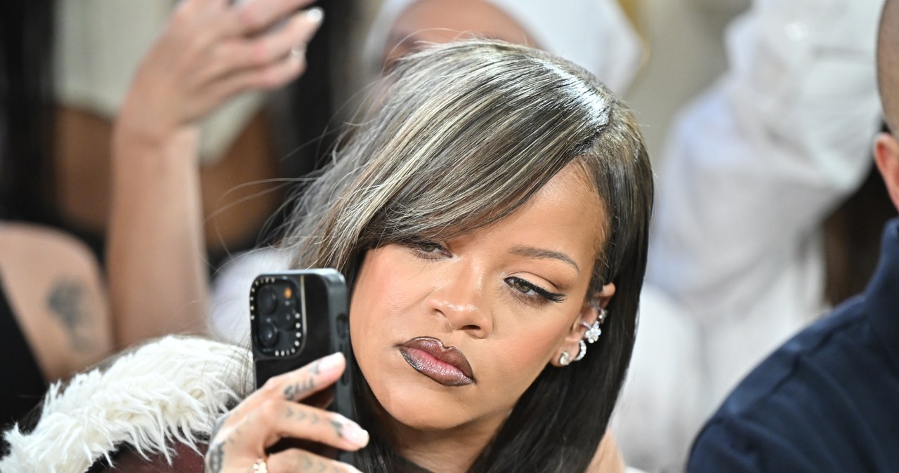Rihanna zdecydowanie zaprzeczyła plotkom o swojej ciąży - wcześniej w wywiadach, a teraz dodatkowo prezentując szczupłą sylwetkę w sesji zdjęciowej. 